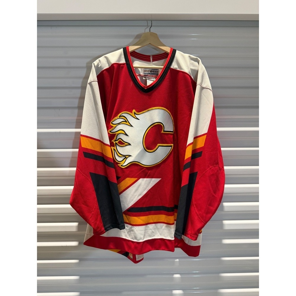 Vintage Calgary Flames CCM Authentic NHL‎ Jersey Red Fight Strap 48 center ice